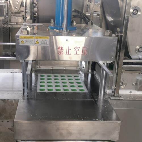 DIJ心夹夹绿豆力糕机器 糕点压块成型层加工 压大小可调