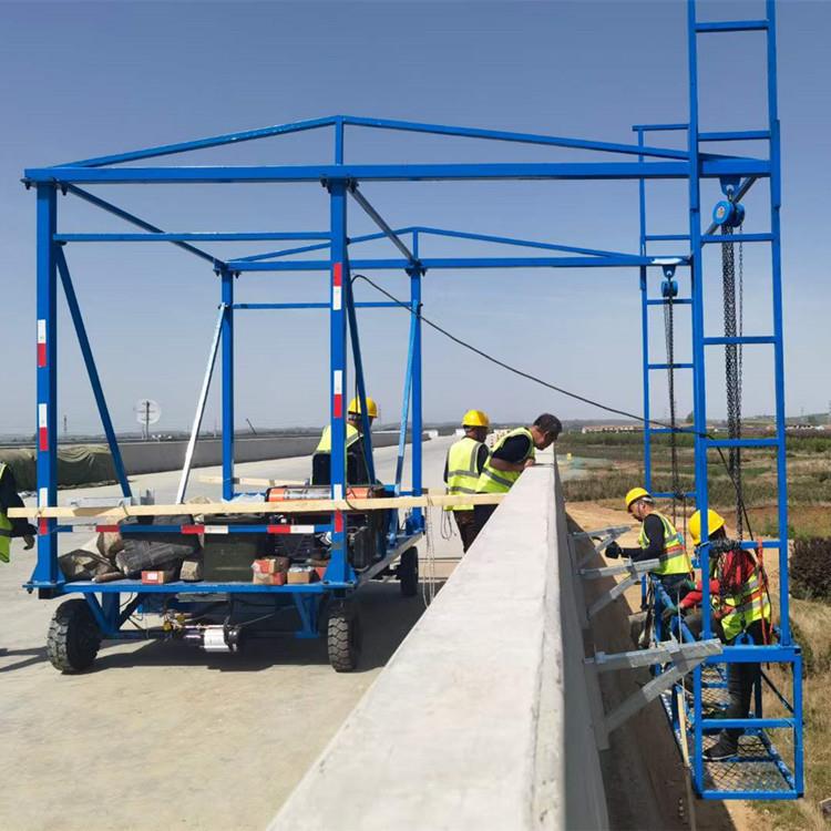 移高BLJ架桥梁侧施工台车动C式安全吊篮外PV排水管安装台车