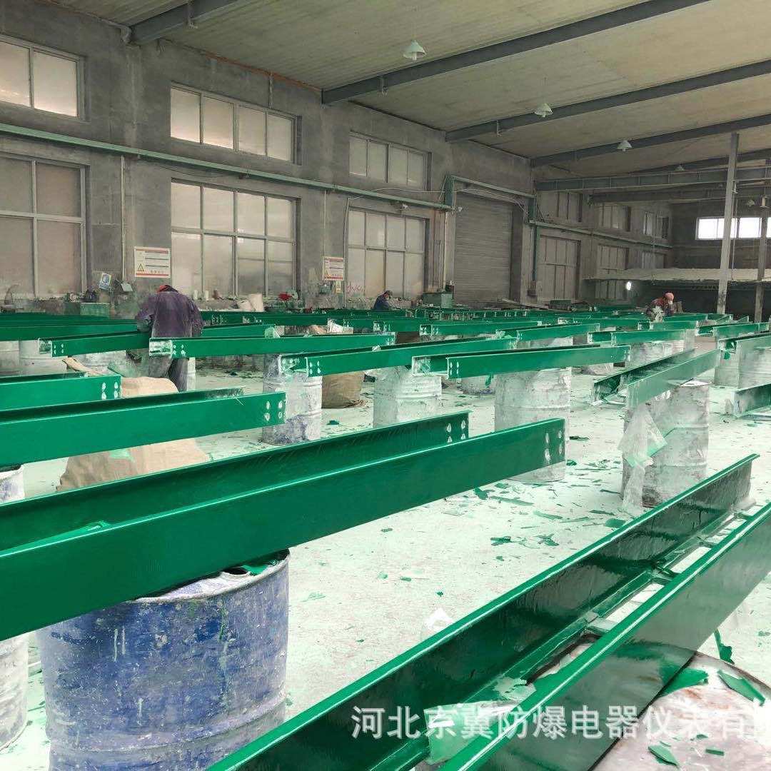 定制槽式复合环氧树脂电缆桥架耐火内衬镀锌钢板玻璃钢复合型桥架