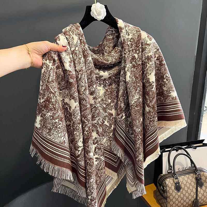 冬季民族风大方巾女旅游高级感保暖仿羊绒围巾跨境厚款流苏披肩