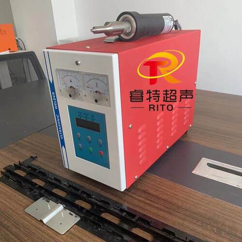 新能源金属片铝片与多个塑料实心柱子28K9000W手持式超声波点焊机