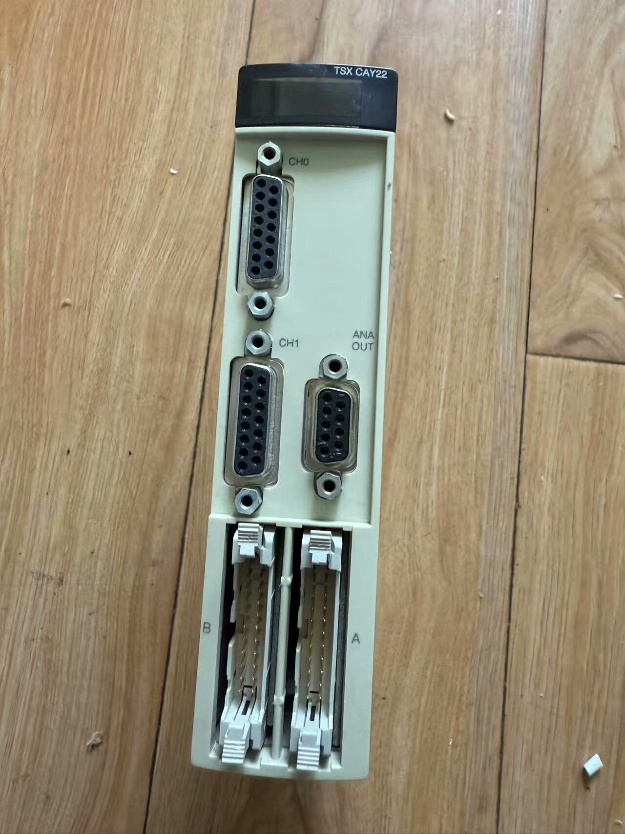 施耐德TSXCAY22，功能包好，成色如图所示，需要者请拍吧