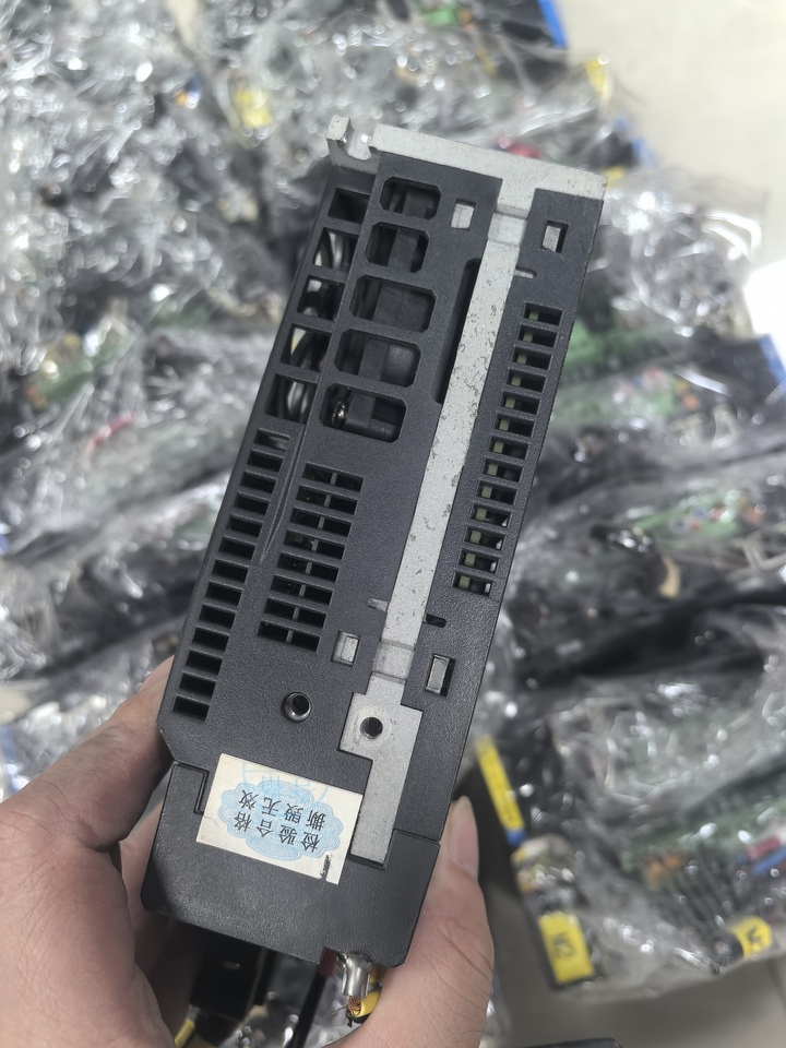 11月10日深圳处理拆机剪线日本横川ZVLII-06-220伺服驱动器一批（合计19台）（广东深圳）网络拍卖公告