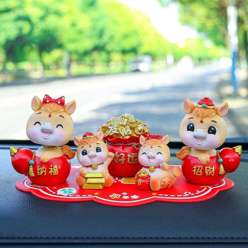 摇头国潮马车载中控台摆件新款小马汽车内饰装饰马年吉祥物生肖马