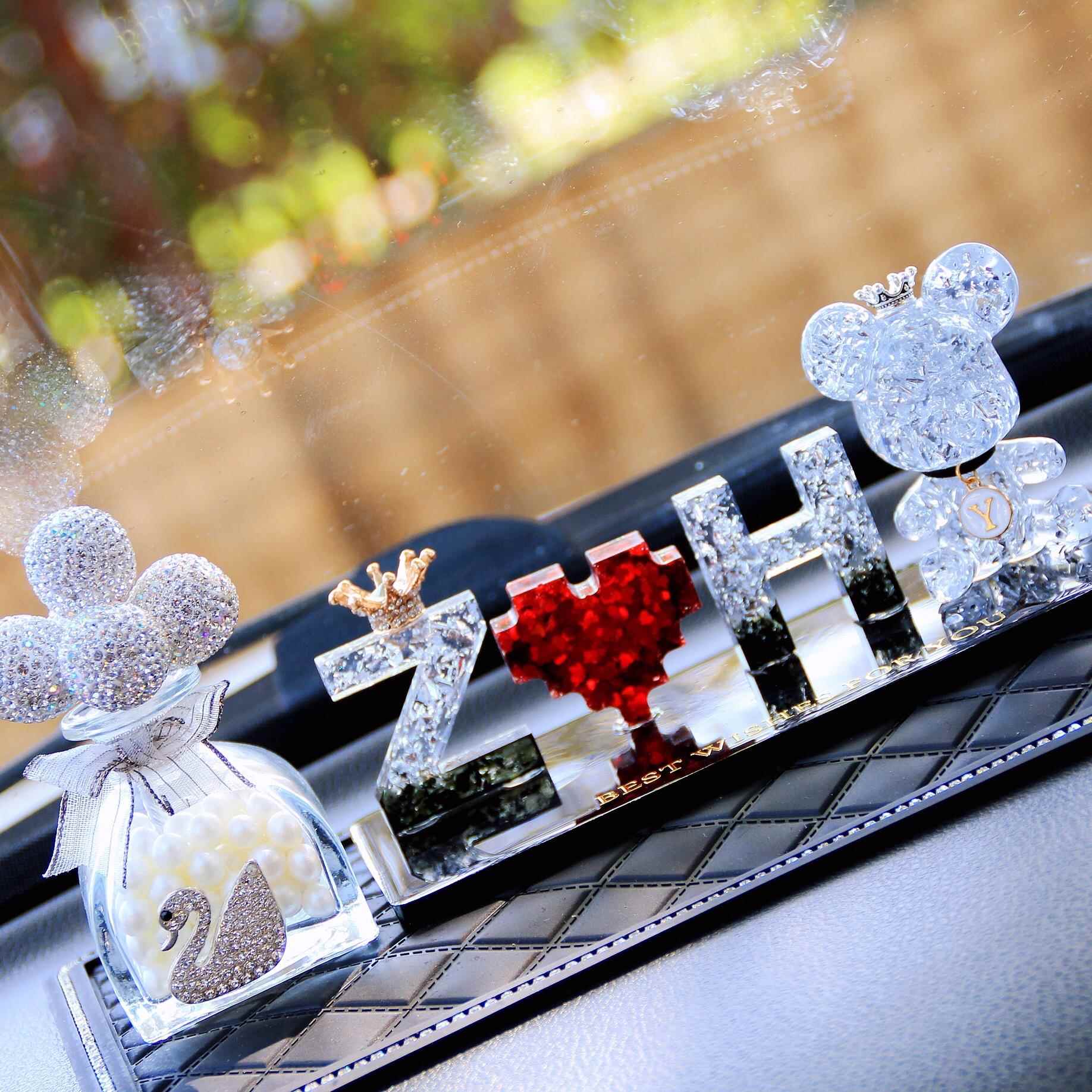 高档个性私人定制姓名字母汽车摆载创意网红台女神款中仪控表盘件