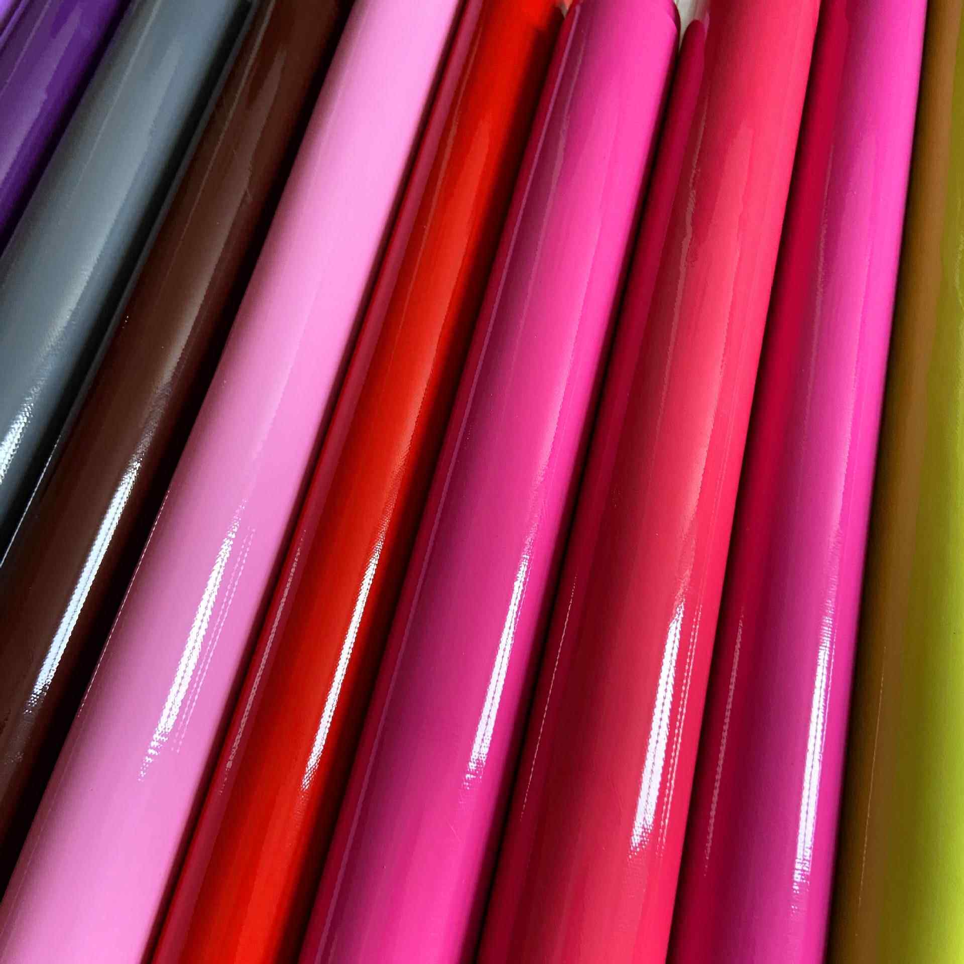 漆皮PU皮革面料儿童乐园软包皮革鞋材箱包人造革镜面硬包防水仿皮