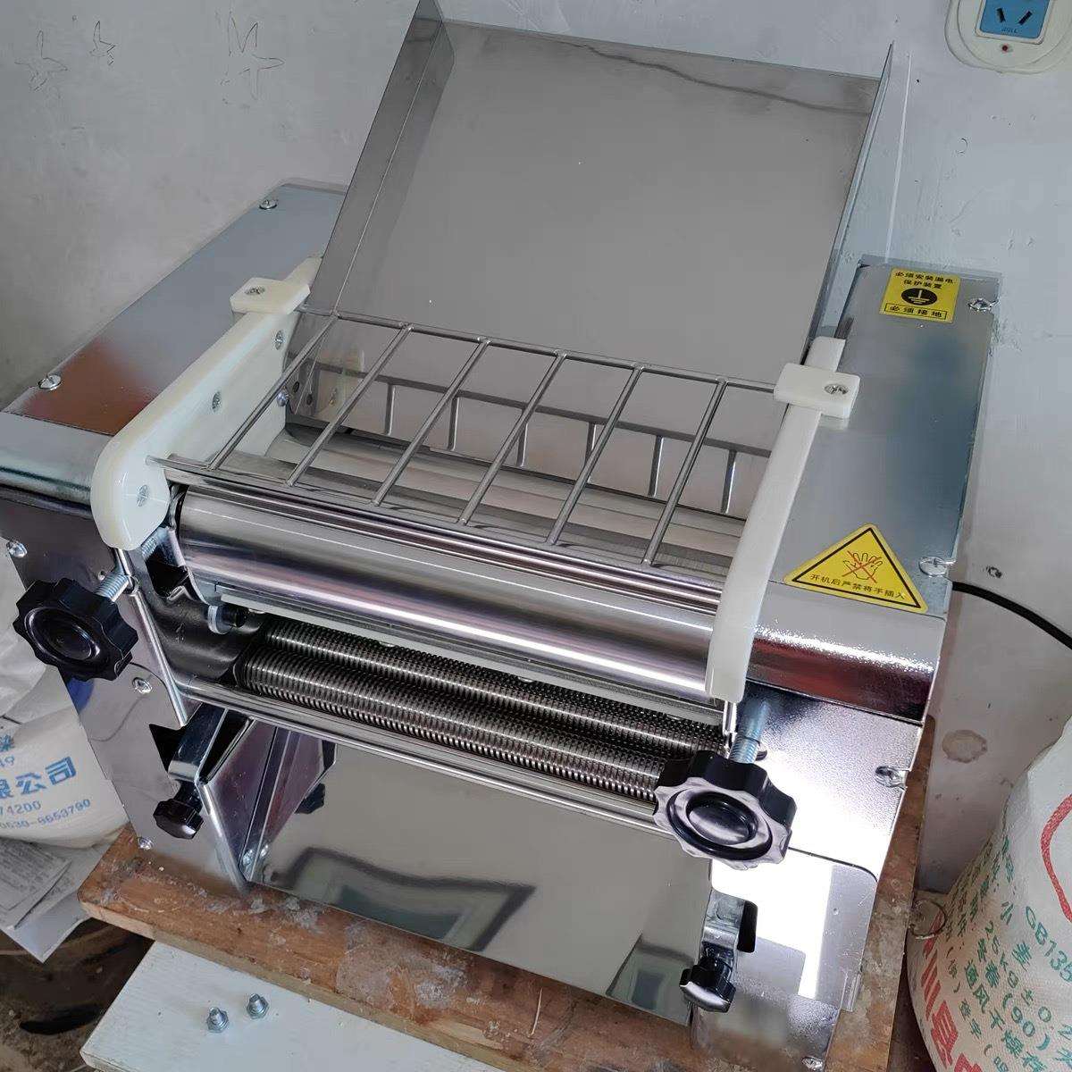 小型家用电动压面机不锈钢擀面机商用擀揉面一体机
