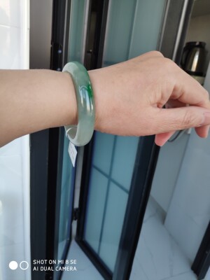 如何评价正玉堂天然玉镯子怎么样，到底是不真假，还是水货？