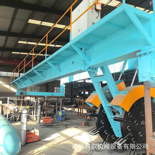 液压升降10米大跨度轮盘翻抛机猪粪污泥有机发酵设备槽式翻堆机