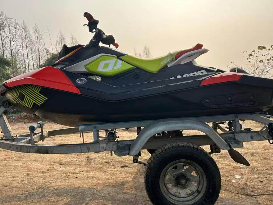 21年庞巴迪火花摩托艇