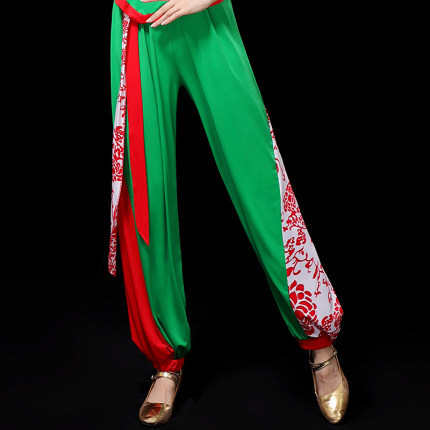 广场舞套装灯笼裤新款表演新款套装女士青花瓷秧歌舞服装