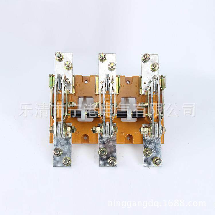 宁港带旋转手柄刀开关HD13BX-1000/31单投刀开关旋转手柄刀开关