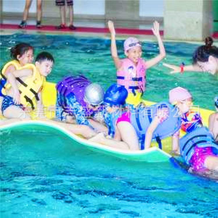 彩色海边XPE浮漂垫XPE浮力毯浮床聚乙烯xpe魔毯运动户外水上游玩