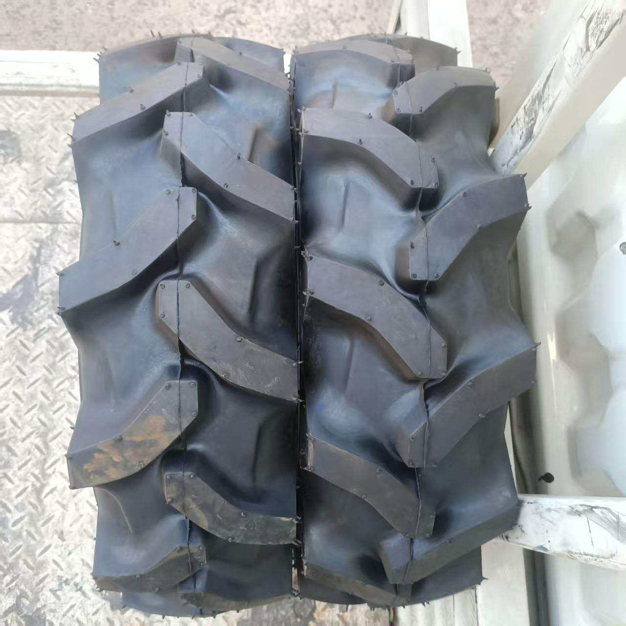 厂家直供70/85-12农用拖拉机人字轮胎 播种机轮胎 现货pf