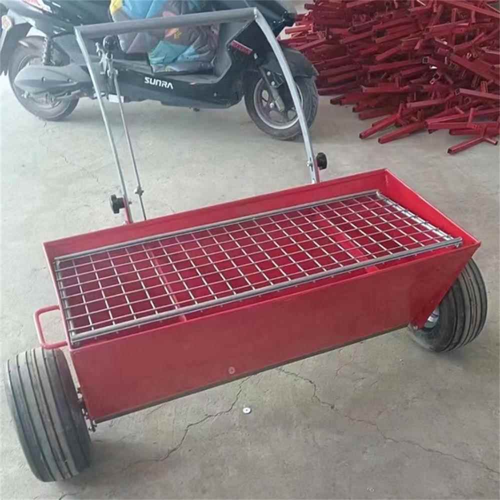 供应手推式金刚砂撒布机 加大料斗金刚砂撒料机多少钱台