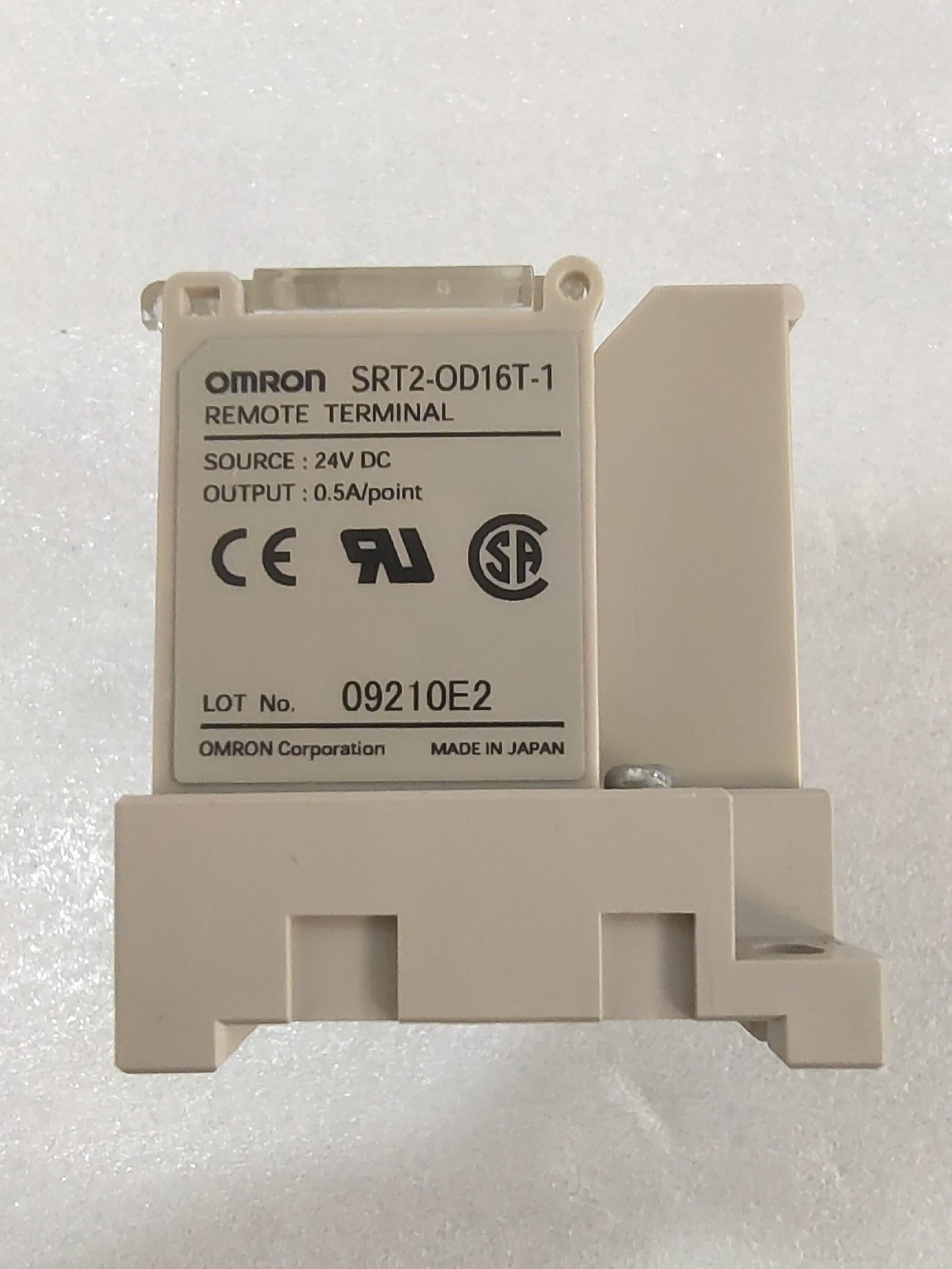 OMRON 欧姆龙  SRT2-OD16T-1  现货20个