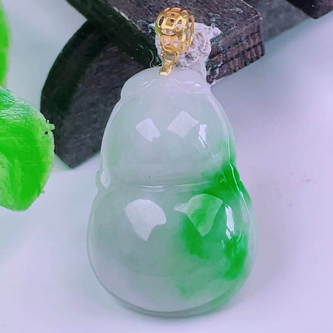 缅甸天然真品翡翠18k金扣头冰飘绿高端精品珠宝闪拍葫芦玉石吊坠