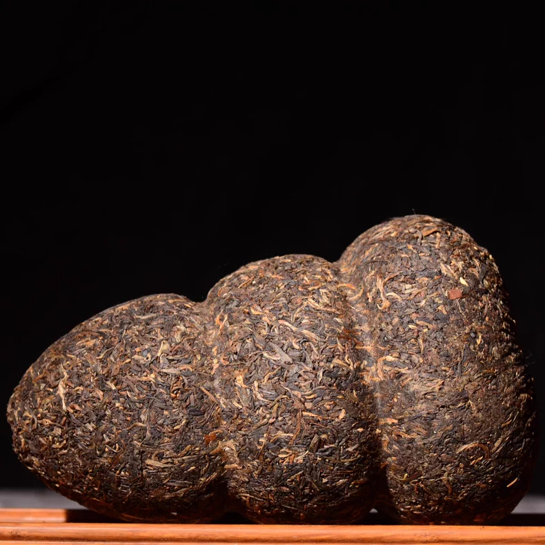 90年代老曼峨大型古樹純料，超高等級嫩芽-1000克 普洱茶 BUASHOP普洱老茶