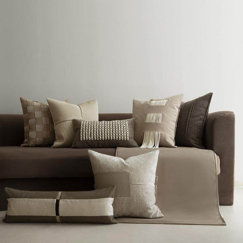 现代简约米白色皮革拼接抱枕轻奢客厅沙发样板房床头咖色靠包靠枕