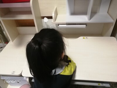 爱果乐成长桌椅缺点有哪些?爱果乐桌椅究竟怎么样?值这个价吗