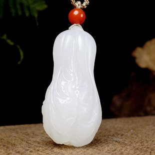 收藏级新疆和田玉羊脂白玉苏工雕刻玉白菜挂件遇百财22.76克