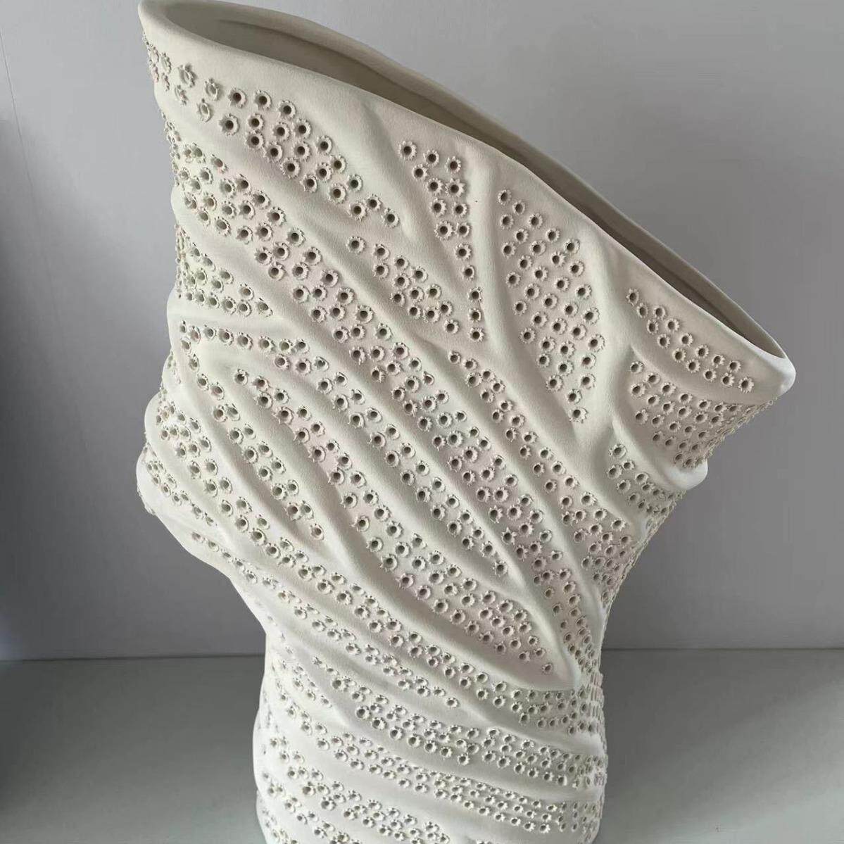 现代简约设风客摆件家居饰品创意摆个性轻奢陶花器玄关厅插花ZZ镂