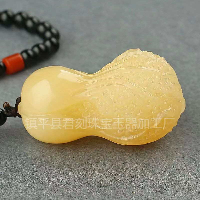 天然米黄玉貔貅手把件直播高货黄玉白菜福猪金蟾玉器文玩把件批发