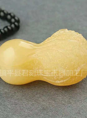 天然米黄玉貔貅手把件直播高货黄玉白菜福猪金蟾玉器文玩把件批发