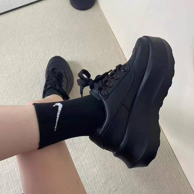港风Lisa同款联名增高松糕厚底休闲鞋女2026春秋季系带运动小黑鞋