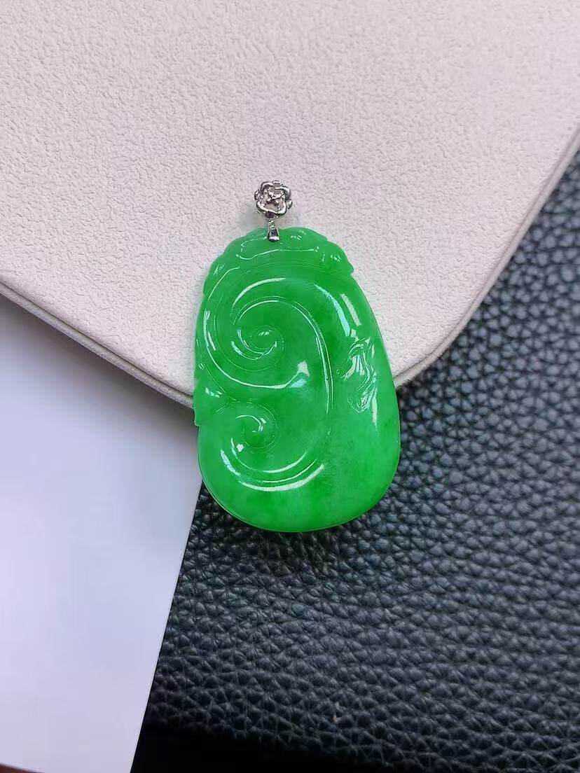 天然真品翡翠正品 水润细腻气质18k金镶嵌冰阳绿满阳色如意吊坠