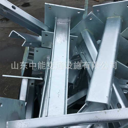 法兰护栏波形热镀锌立柱 盘喷 镀锌桥梁护栏法兰护栏立柱塑防撞