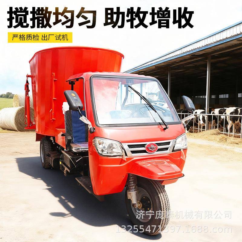 牛场不能缺的投料喂料车 现代化养殖场投料机 搅拌粉碎抛撒一体车