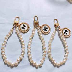 爆款手链串珍珠挂件 滴油圆形蝴蝶结珍珠手机链条 珍珠耳机链现货