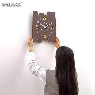EMITDOOG免打孔钟表挂钟客厅家用创意现代简约大气餐厅时钟挂墙