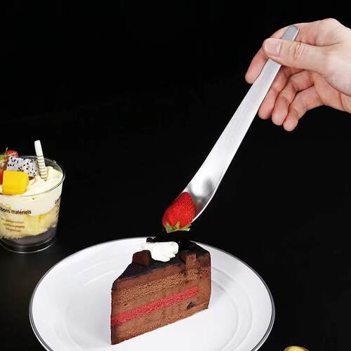Home-use dessert spoon, made of stainless steel, with a flat