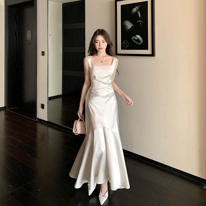 白色缎面吊带鱼尾订婚宴会连衣裙