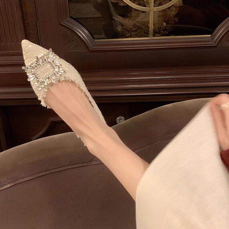 香港法式水钻方扣鞋子2025年春款小香风侧空粗跟尖头配裙子单鞋女