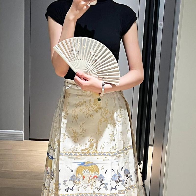 配马面裙的扇子新中式复古风竹质折扇夏季中国风汉服旗袍拍照道具