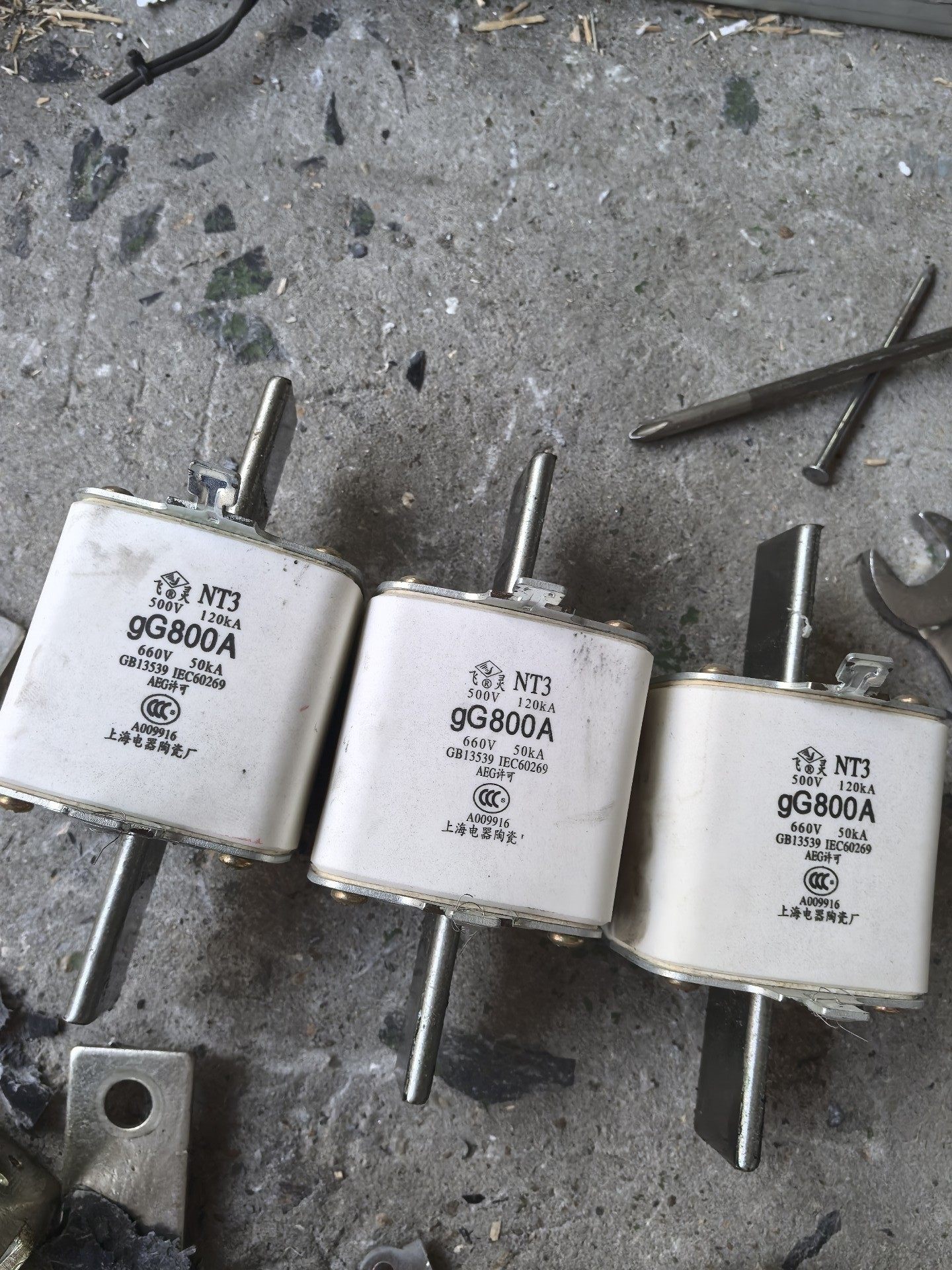 上海电器陶瓷厂800A熔断器，型号gG800A，500V-1