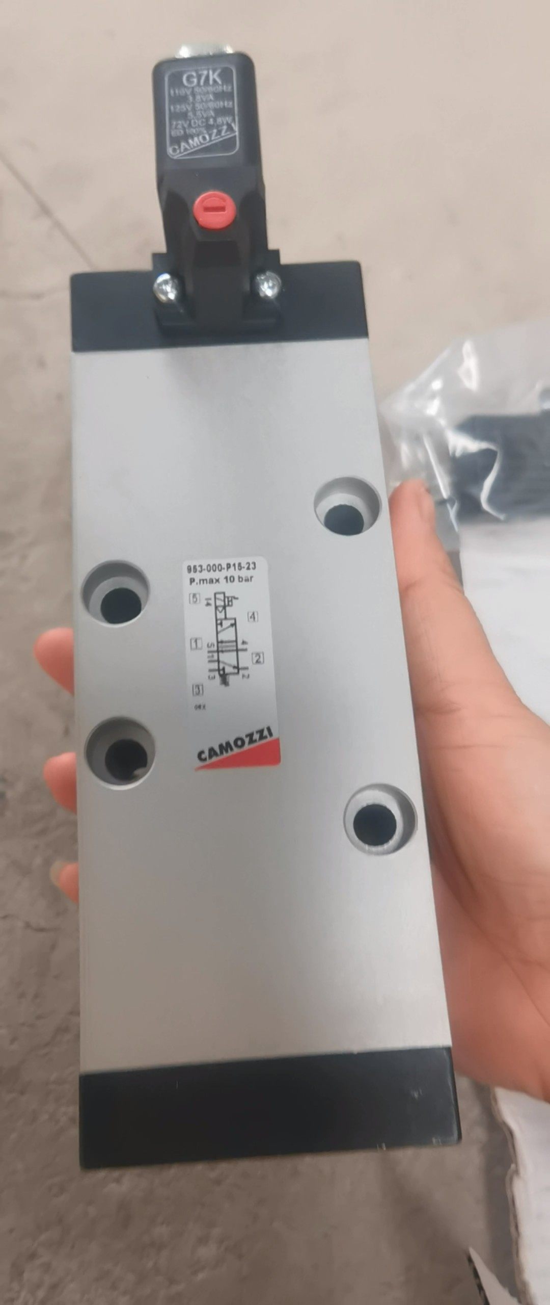 意大利康茂盛CAMOZZI电磁阀，全新原装，型号953-00