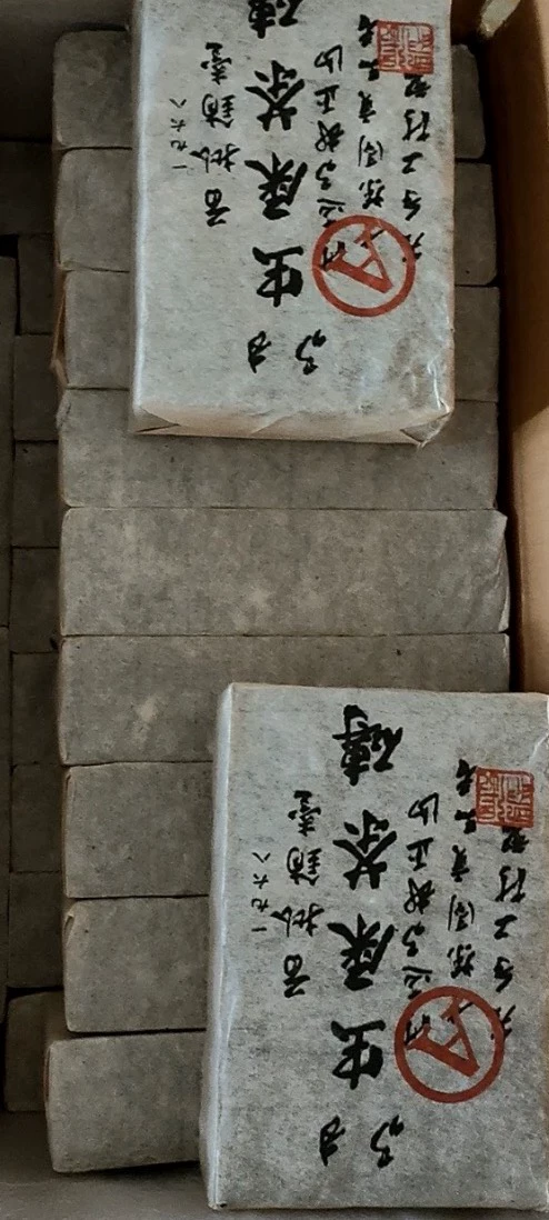 私藏1988年易武蟲屎茶銷臺樟香雲南普洱老茶500克磚 普洱茶 BUASHOP普洱老茶