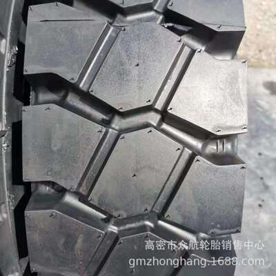 8.25R15块花叉车轮胎，钢丝轮胎，9.00R20小型工程轮胎
