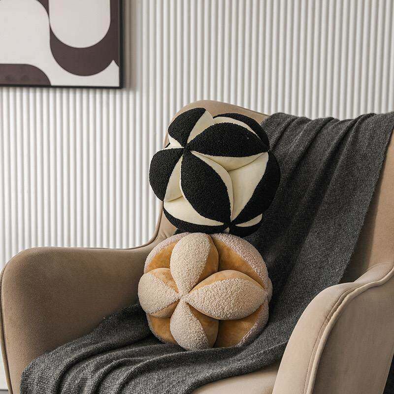 现代简约绣球抱枕新中式高级感软装靠枕法式轻奢客厅沙发球形靠垫