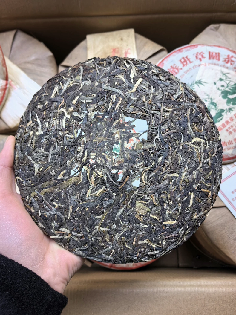 茶中貴族2015年班章生態圓茶爆香純正班章古樹頭春357克一片 普洱茶 BUASHOP普洱老茶