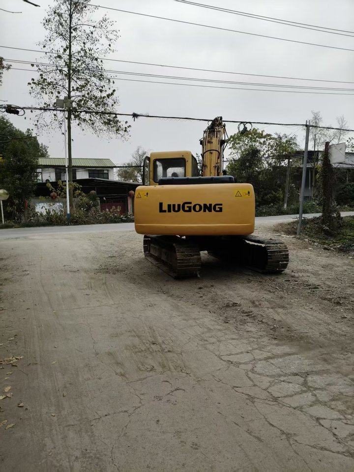 1月23日成都柳工CLG915D型履带式液压挖掘机一台（出价即进入倒计时）网络拍卖公告