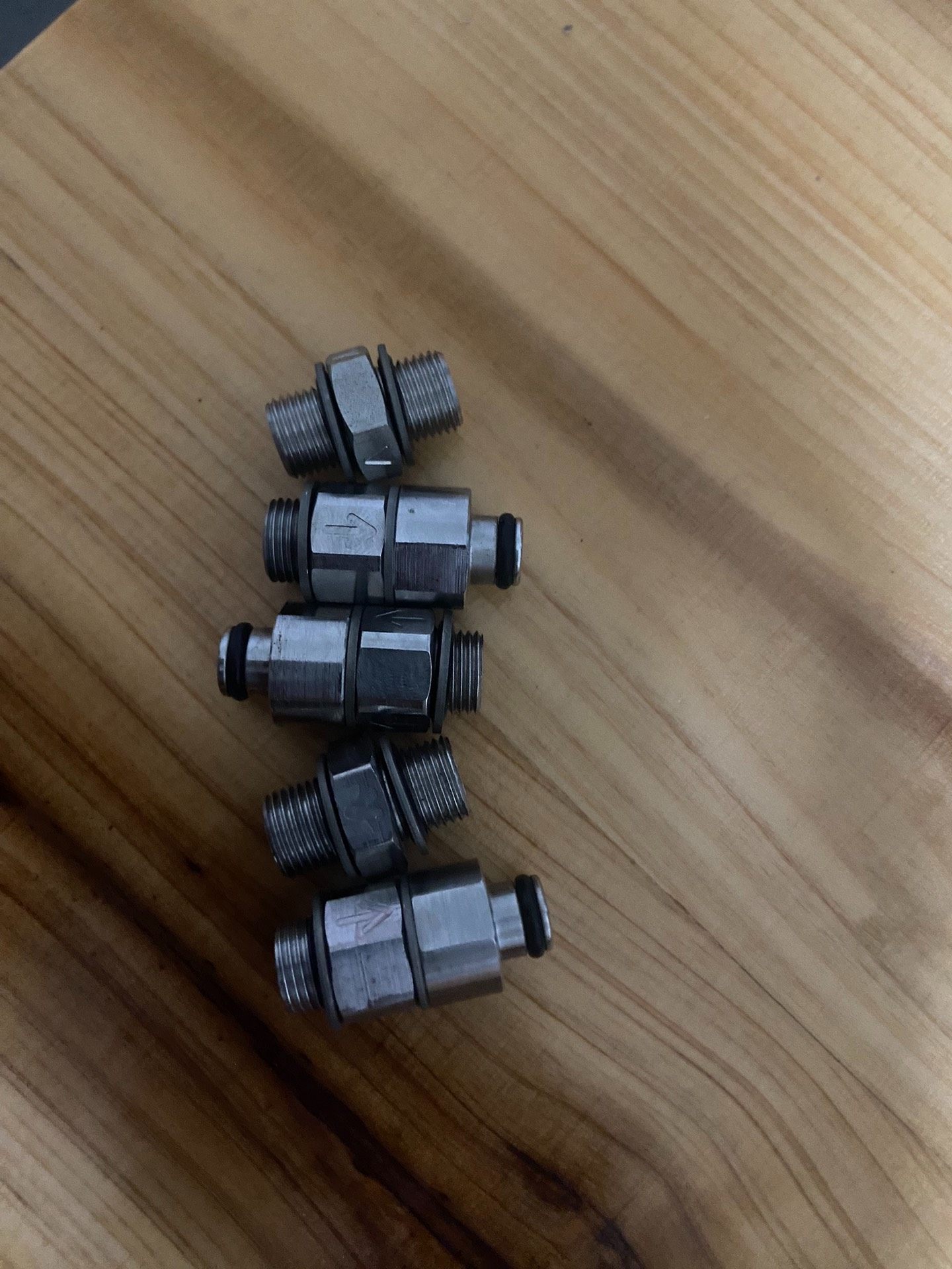 单向阀接头，内含单向阀，需要私聊。