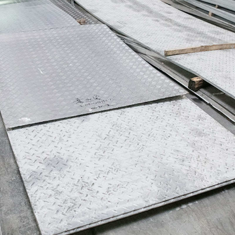 现货供应镀锌花纹板车厢压花花纹卷镀锌防滑楼梯踏板中厚花纹板