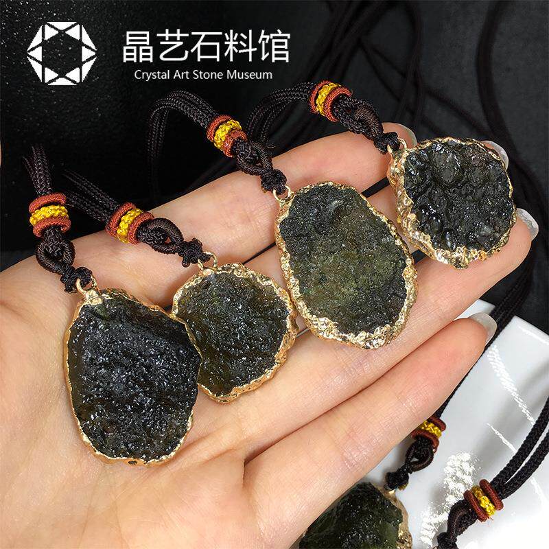 东海捷克陨石吊坠绿玻璃陨石随形包边男女款吊坠能量石装饰项链