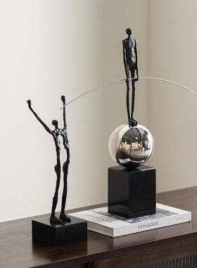 高级感艺术摆件会所展示柜艺术抽象雕塑金属工艺品软装陈列装饰品