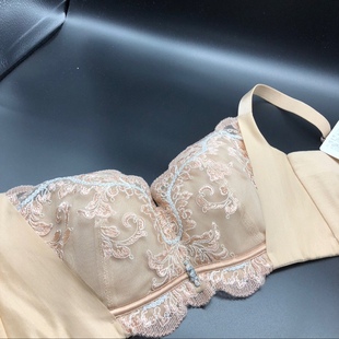 重工刺绣 无钢圈聚拢调整型 75C 大胸显小